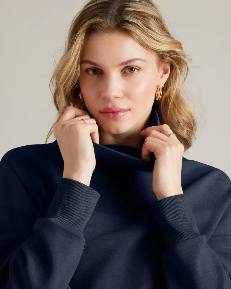 Dream Glow Mock Neck - Navy - Active Outerwear